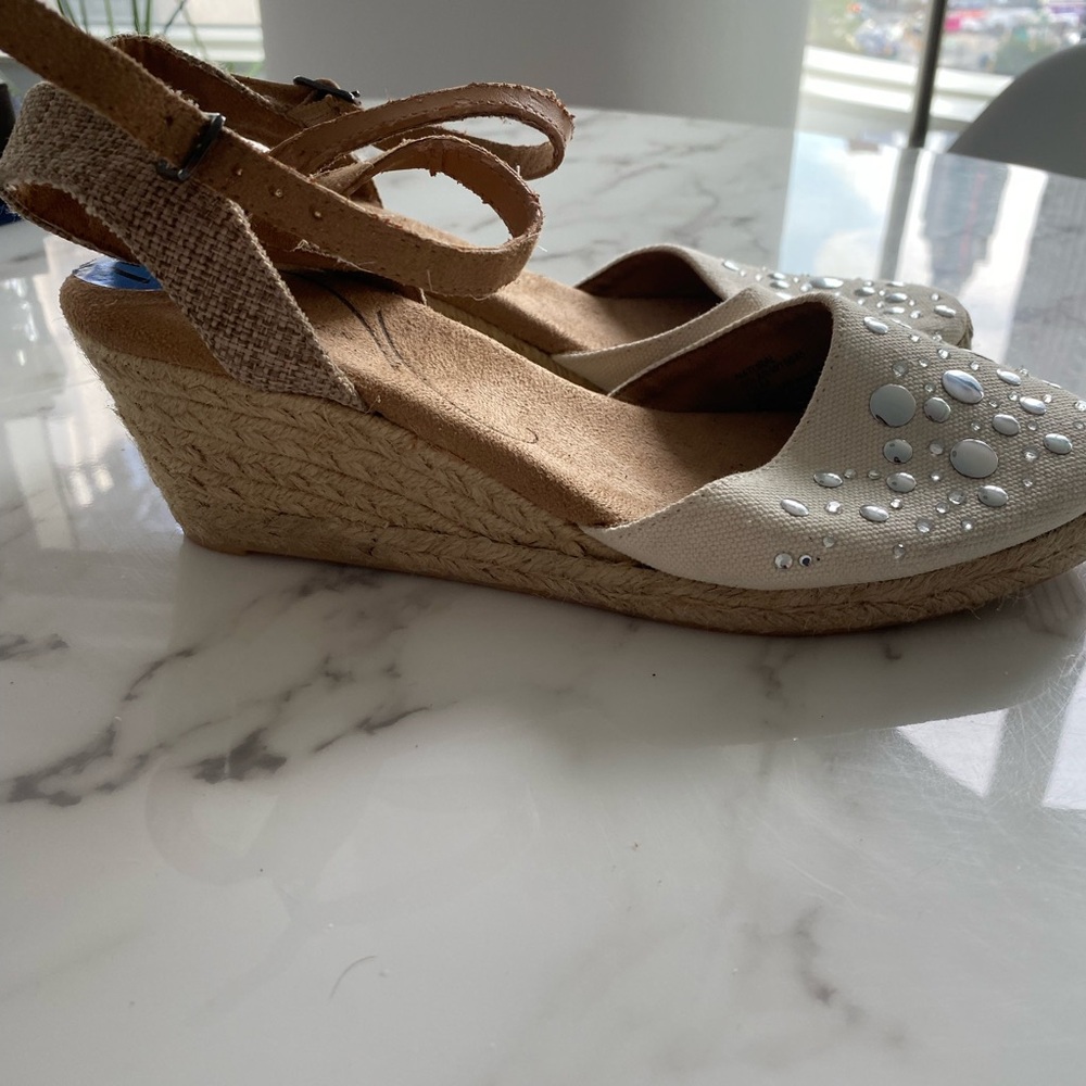 White mountain size 7.5 NWT cream canvas wedge espadrille - Picture 2 of 4